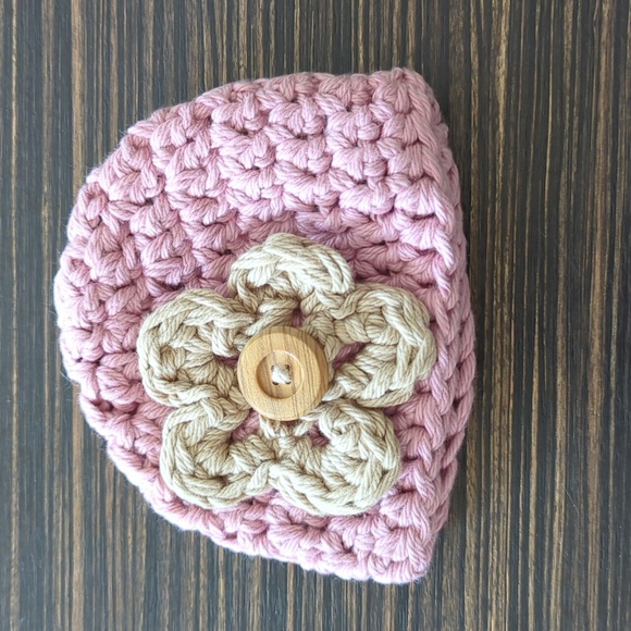 Newborn knitted pink & beige hat - perfect for photoshoots - Picture 1 of 5